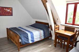 chambre chene La chambre chêne, plus rustique, permet d'accueillir jusqu'à 4 personnes