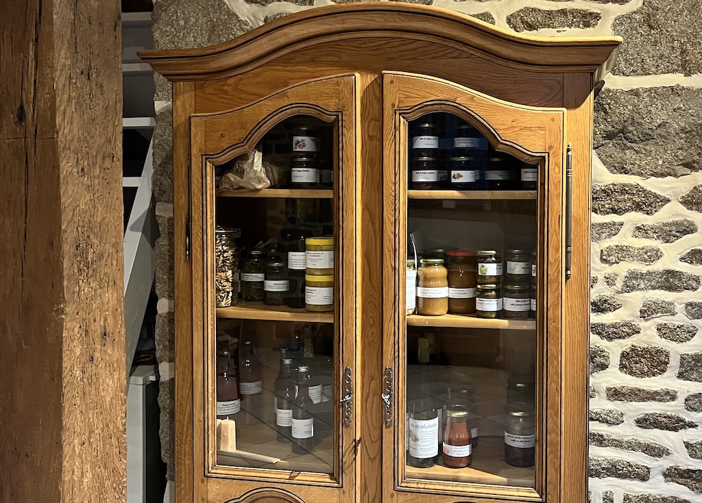 Armoire de présentation des produits faits maison