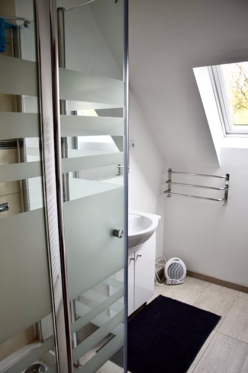 Lavabo et WC sont compris